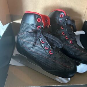 Like new: DBX (dicks sporting goods) toddler/kids ice skates. Size 11.